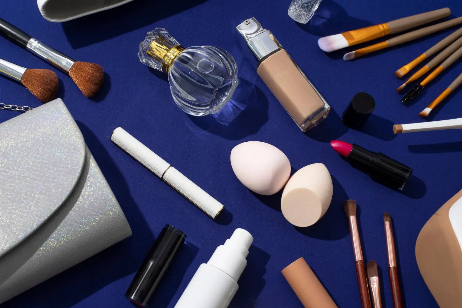 Découvrez notre collection unique d'accessoires, soigneusement sélectionnés pour ajouter une touche de style et de personnalité à chaque tenue. 